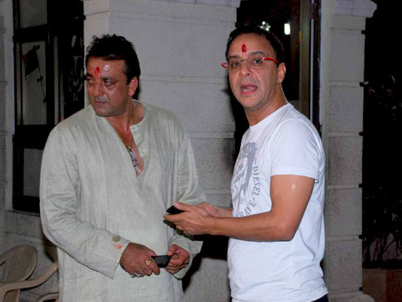 celebs at sanjay dutts mata ki chowki 4