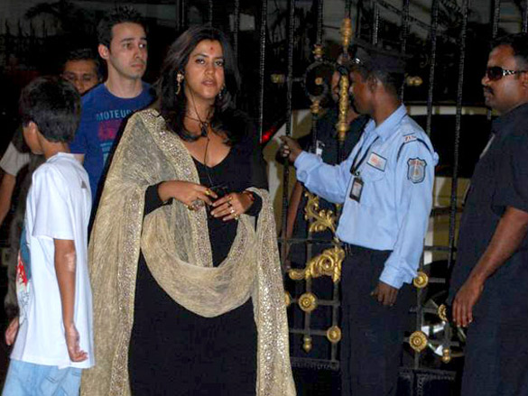 celebs at sanjay dutts mata ki chowki 23