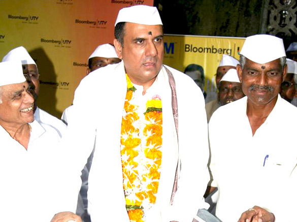 boman irani meets mumbai dabbawalas for the pitch 7