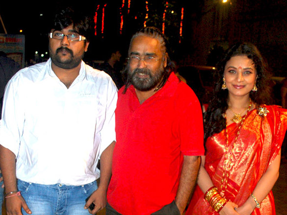 vivek oberoi and cast of the film 332 mumbai to india visited sankalp dandiya 5