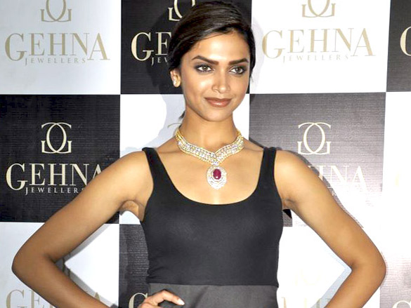 deepika padukone inaugurates gehna jewellery store 7