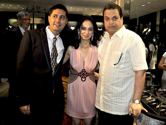 deepika padukone inaugurates gehna jewellery store 11