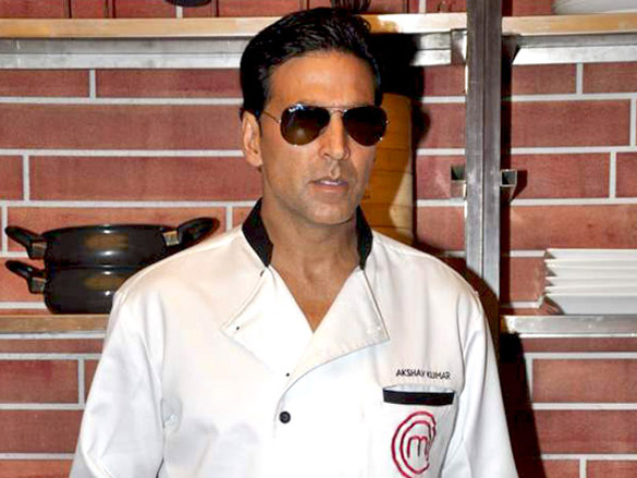 akshay kumar on the set of amul master chef india 7