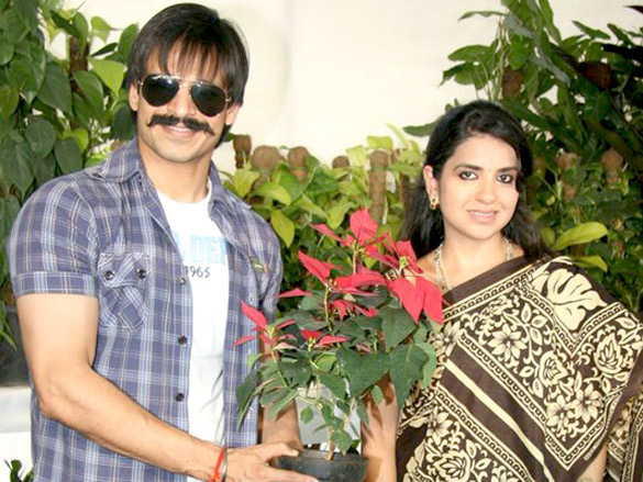 vivek oberoi and shaina nc at a tree plantation drive 2