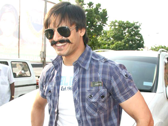 vivek oberoi and shaina nc at a tree plantation drive 8