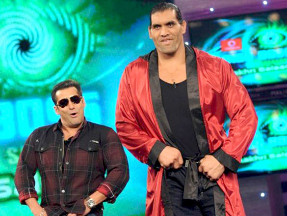 the great khali along with salman khan on the sets of bigg boss 4 4