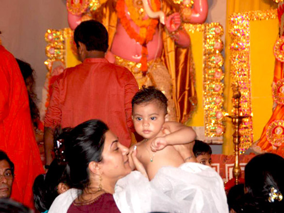 sushmita sen with her adopted daughter alisah attends a durga puja event 5