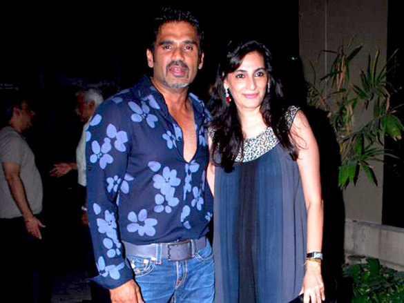 suniel shetty and mandira bedi at shailendra singhs birthday bash 3
