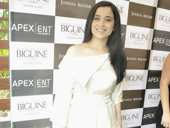 designers and models jam at jcb salon launch 8