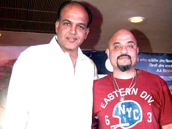 ashutosh gowariker and shaan at the launch of marathi film sumbarans music 7