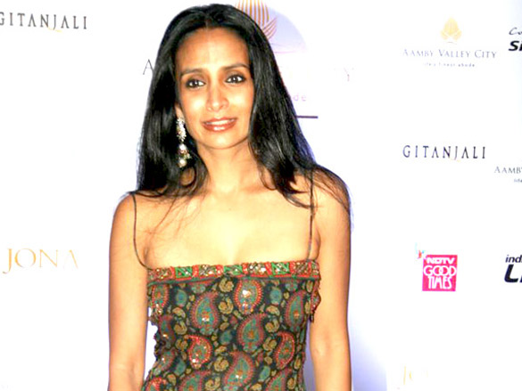 tulip joshi and kashmira shah walk for jaya misra at aamby valley city india bridal week 2010 12