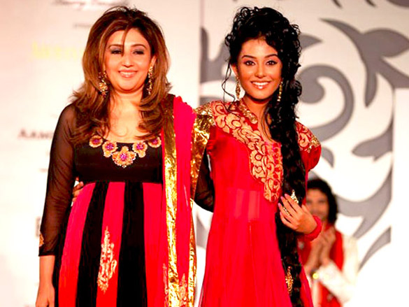 amrita rao walks for archana kocchar at aamby valley city india bridal week 2010 3