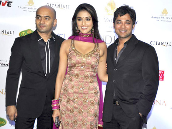 manish malhotras finale show at aamby valley city india bridal week 2010 5