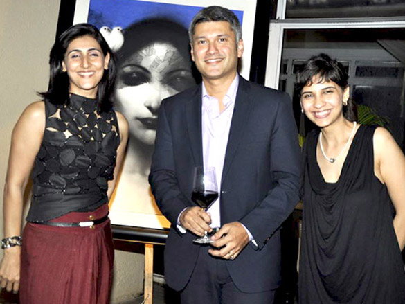 anushka manchanda at azok wed art nights 9