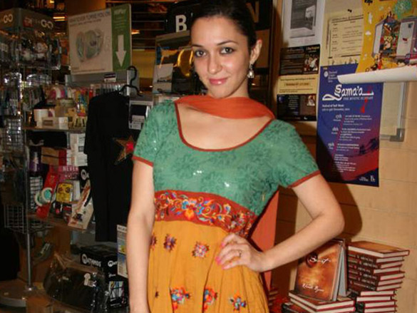 nauheed cyrusi at urban shots book launch 6