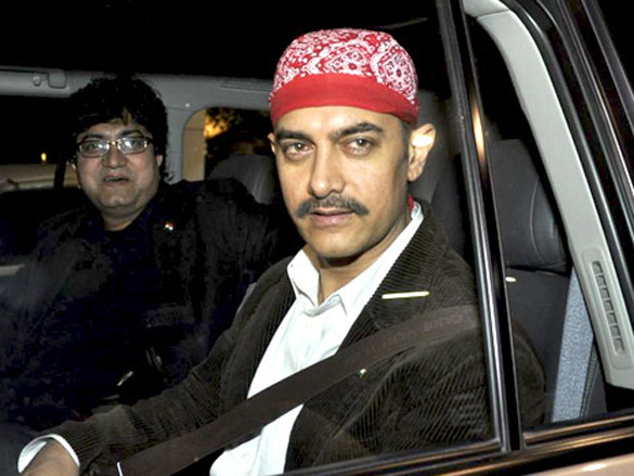aamir khan snapped with his new hair style and moustache 2