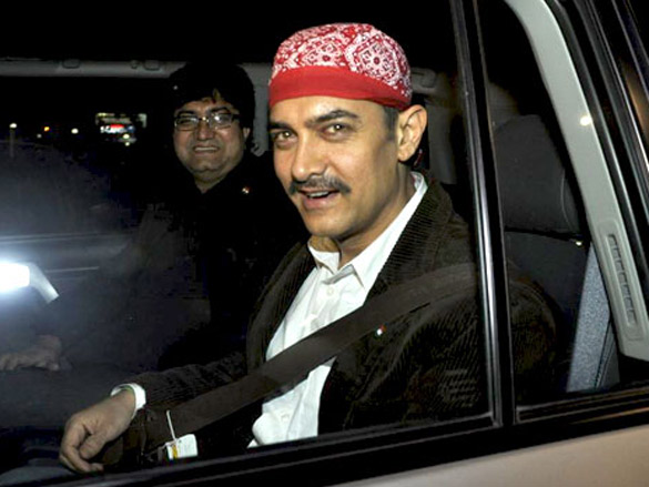 aamir khan snapped with his new hair style and moustache 3