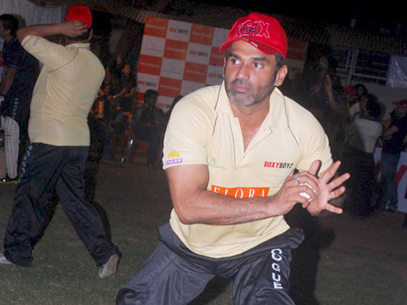 suniel shetty at boxy boyz cricket match 15