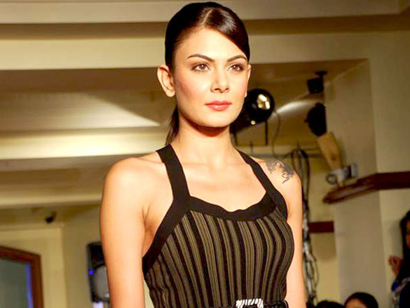 jacqueline and sonia mehra with top models at marc cain trunk show 7