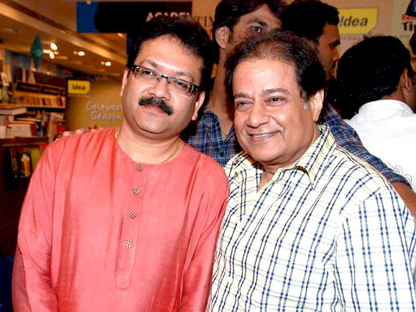 anup jalota and udit narayan at the launch of mahatma cd 6