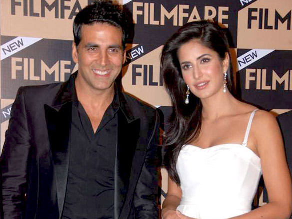 akshay and katrina unveil filmfares latest issue 10