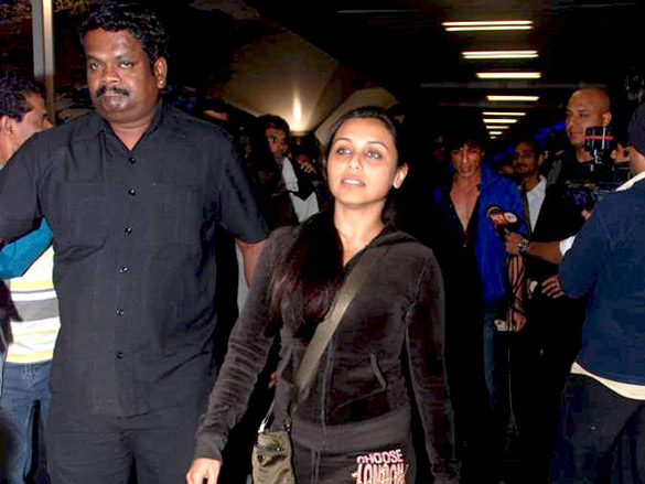 srk rani eesha and arjun return from bangladesh concert 3