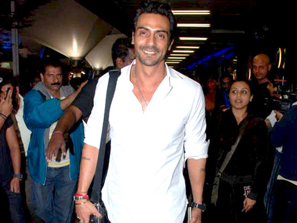 srk rani eesha and arjun return from bangladesh concert 6
