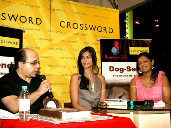 sonam kapoor unveils dog send the story of simba book 4