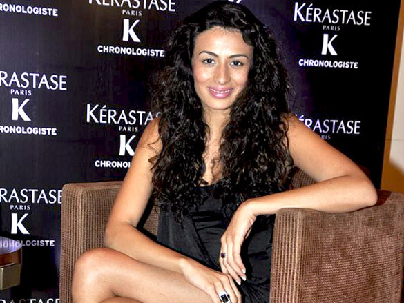 ira dubey and pia trivedi at kerastase chronologiste launch 10
