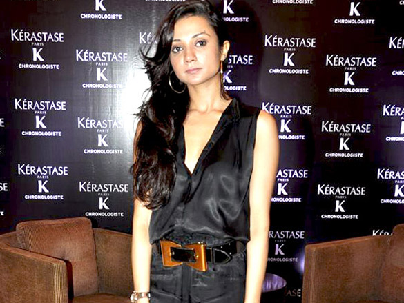 ira dubey and pia trivedi at kerastase chronologiste launch 11