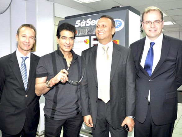 jeetendra inaugurates 5asec store 4