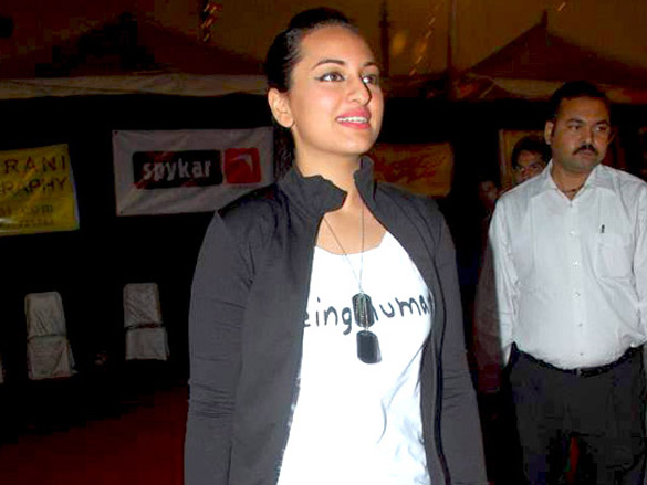 sonakshi sinha attends mmk college fest akarshan 8