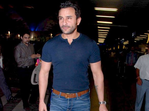 farah and saif ali khan spotted at the airport 5