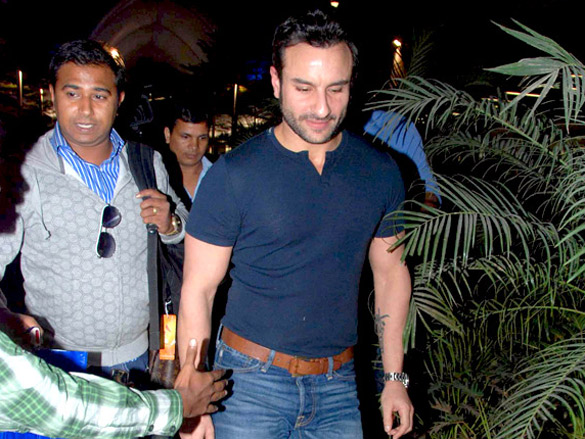 farah and saif ali khan spotted at the airport 6