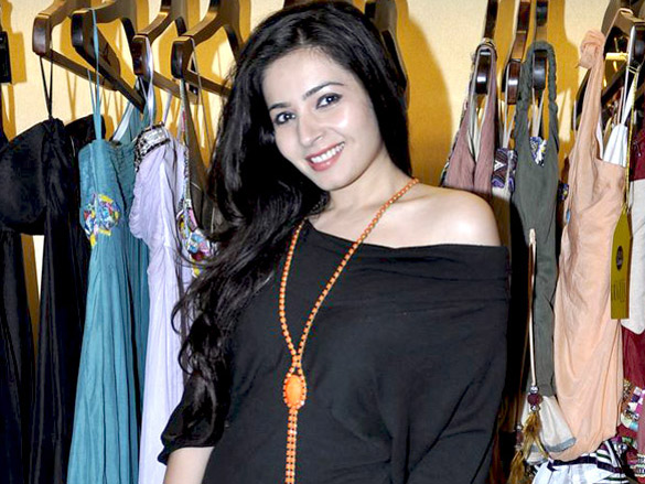 shweta salve and nauheed grace vinegar fashion preview 7