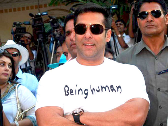 salman khan and deepika at kingfisher calendar 2011 launch 4