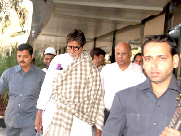 big b and hrithik return from masala awards from dubai 4