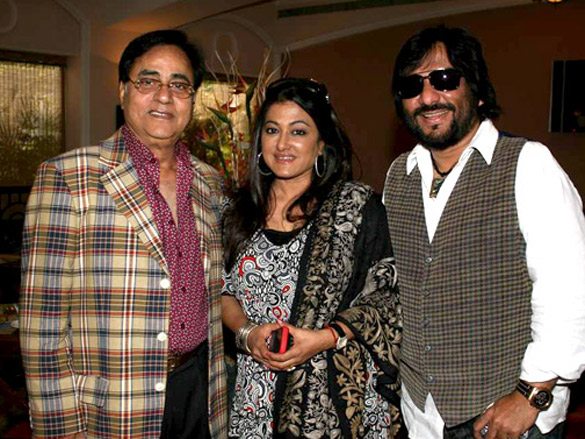 jagjit singh sonali and roop kumar rathod at a photo shoot for album cover 2