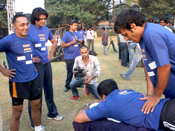 riteish deshmukh with rahul bose at the foundation event 6