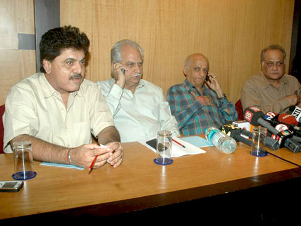 ramesh sippy and mukesh bhatt at producers guild meet 4