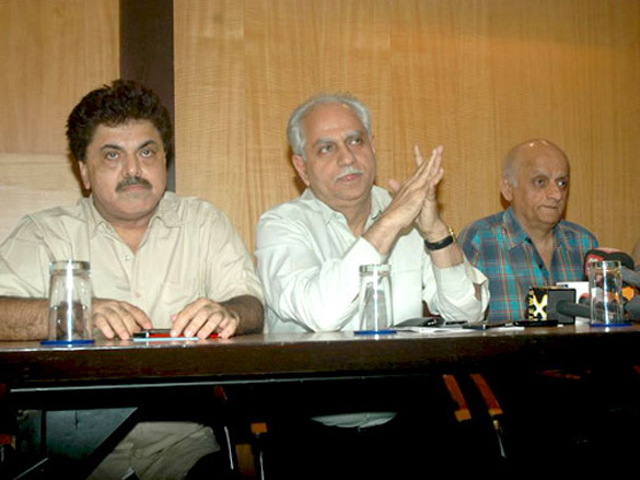 ramesh sippy and mukesh bhatt at producers guild meet 5