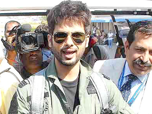on the sets of mausam 13