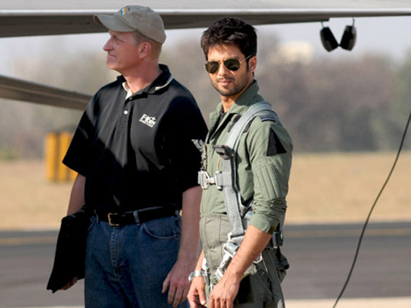 on the sets of mausam 15