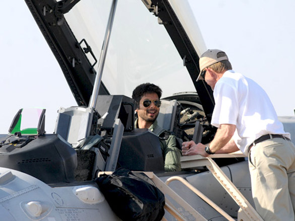 on the sets of mausam 16