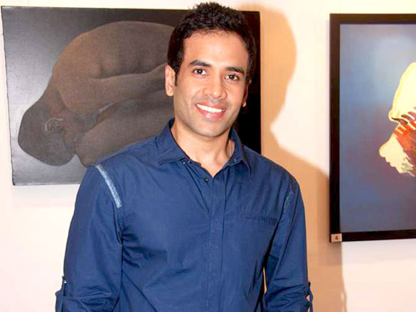 tusshar kapoor inaugurates bendre art event 11