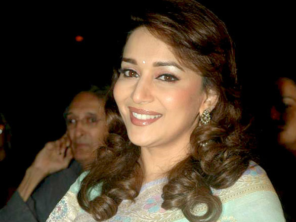madhuri at hamara juhu festival 4