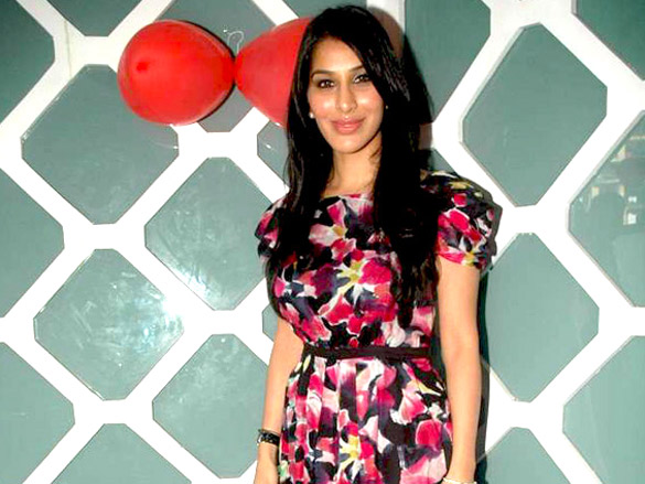 tusshar sophie and ekta at valentine event for singles 9