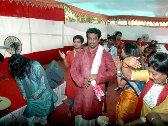 anurag basu shaan pritam and bappi perform saraswati pooja 2