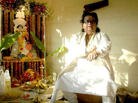 anurag basu shaan pritam and bappi perform saraswati pooja 4