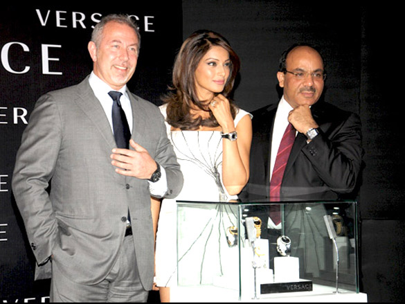 bipasha basu at timex group versace watch launch 3